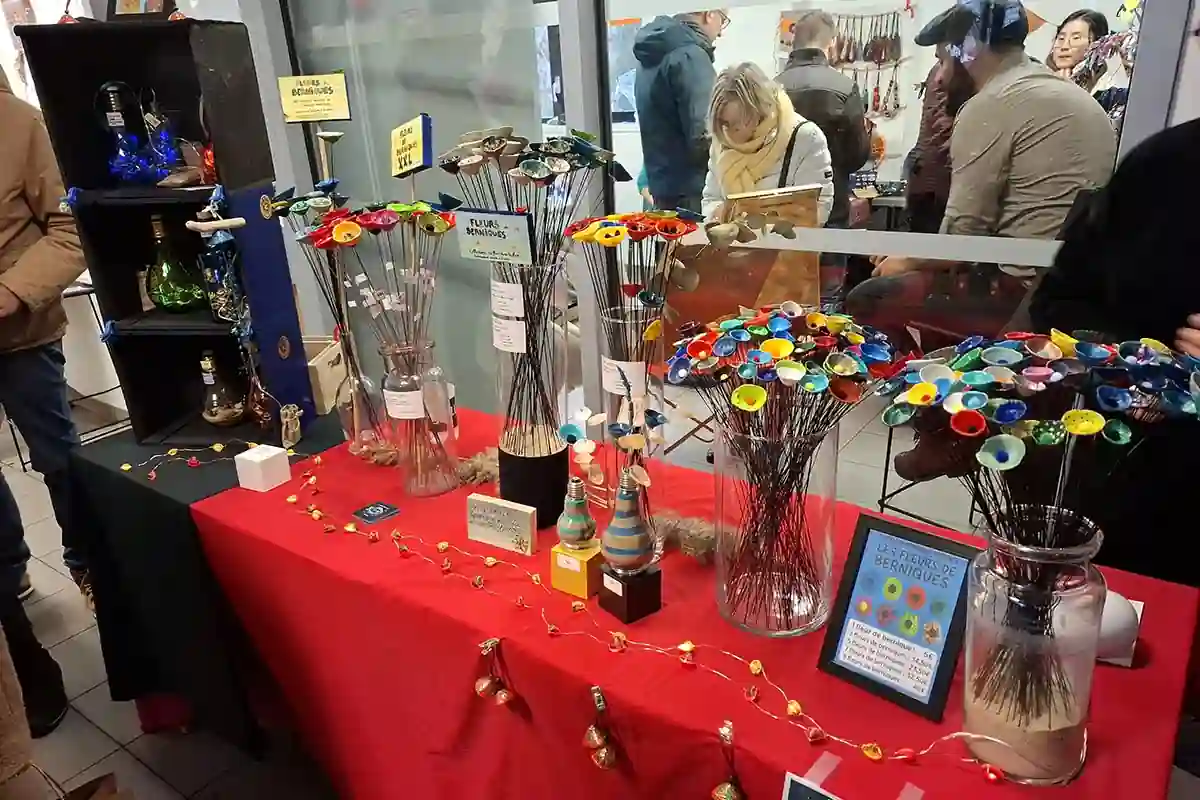 Le charme des Flâneries de Trentemoult : quand l'art rencontre la magie de Noël 3 Le stand de l'atelier Berniques aux Flâneries de Trentemoult