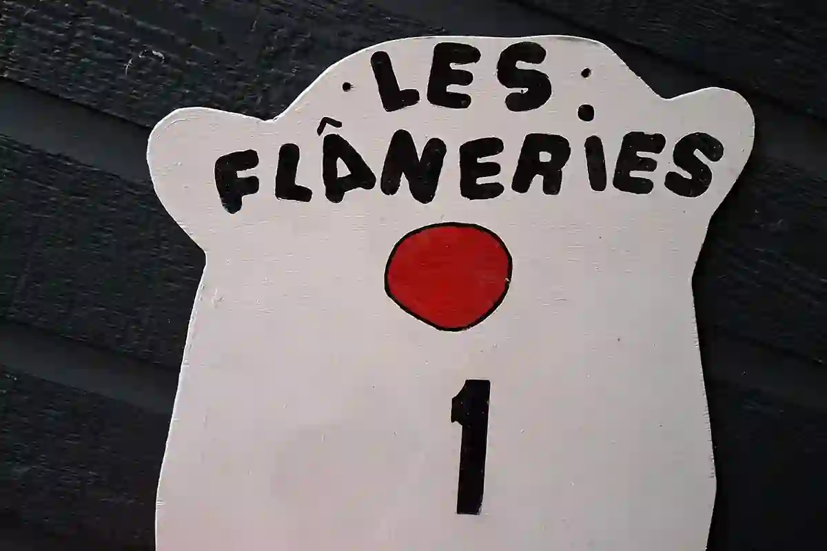 Le charme des Flâneries de Trentemoult : quand l'art rencontre la magie de Noël 2 Une des pancartes des Flâneries de Trentemoult