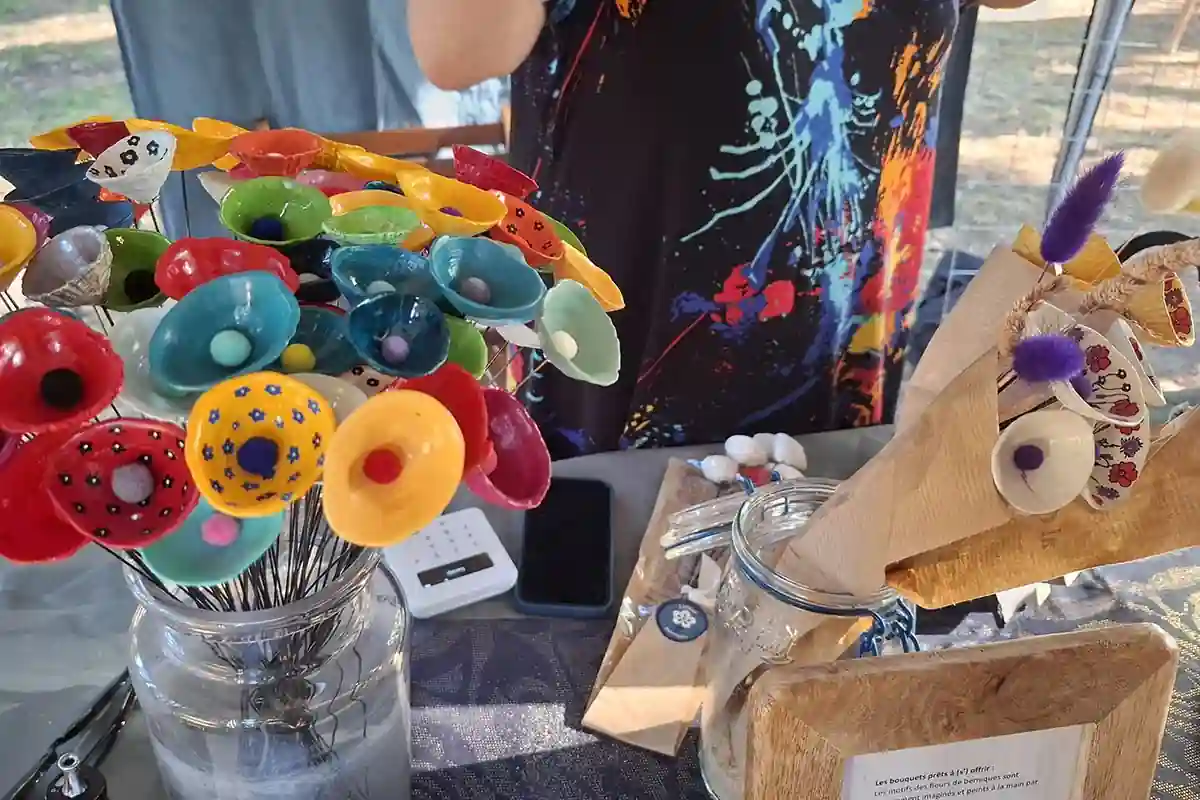 Les fleurs de Berniques au plus petit marché du Monde à Lachanau (Hourtin)