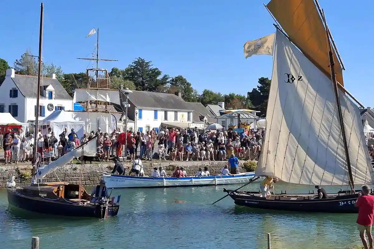 À Mesquer, la Fête de la Mer revient les 12 et 13 septembre 2026 : rendez-vous avec les fleurs de Berniques 2 L'arrivée des vieux gréements au port de Kercabellec pour la fête de la mer de Mesquer